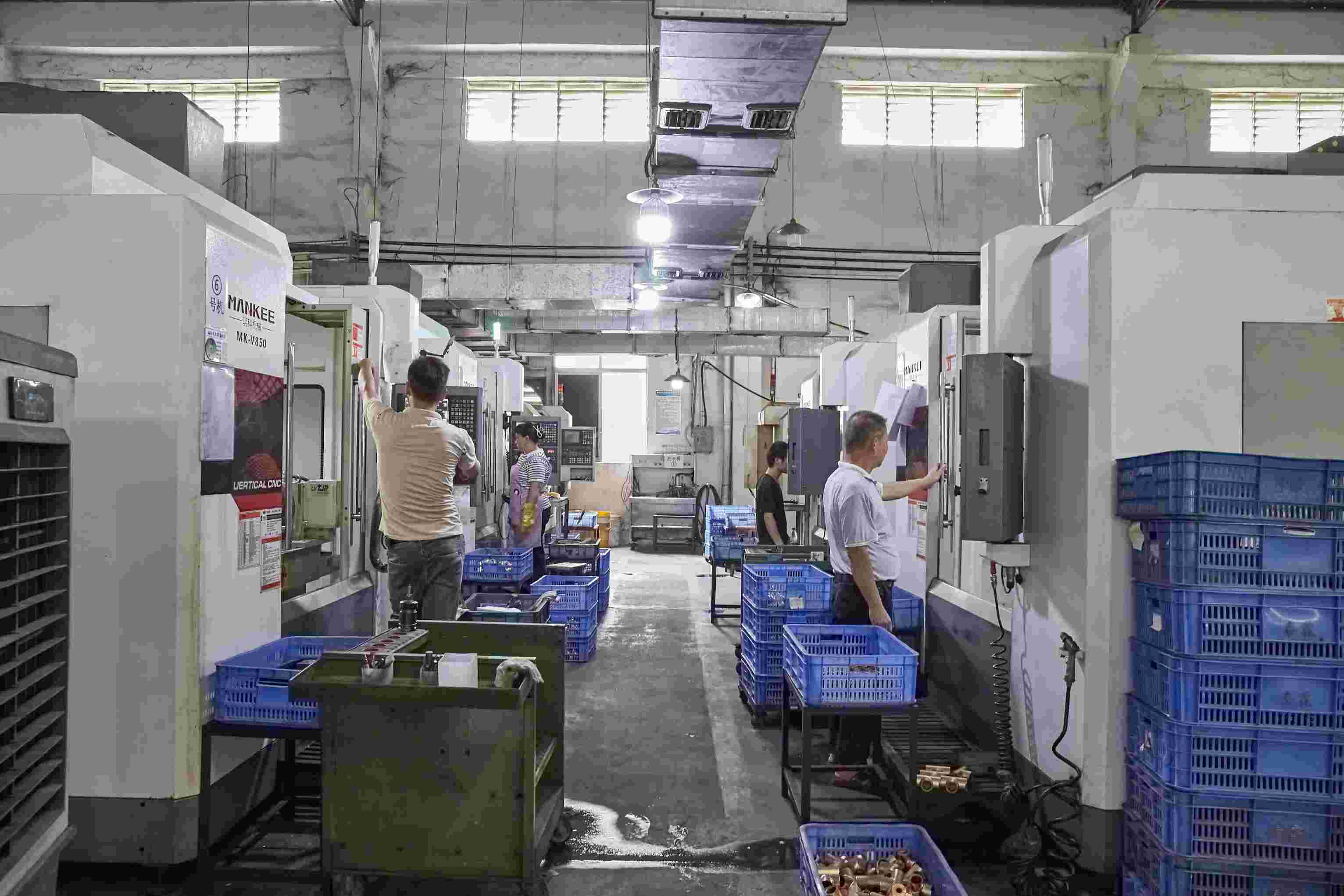 CNC加工中心车间：